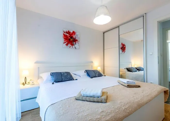 Minto & Slava Βίλα *