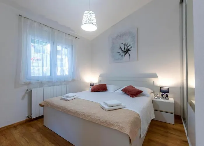 Minto & Slava Βίλα