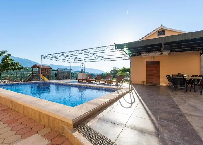 Minto & Slava Krstatice