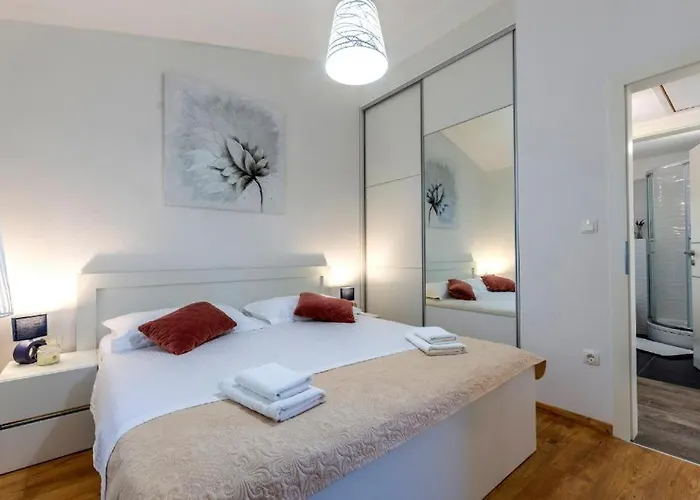 Villa Minto & Slava Krstatice