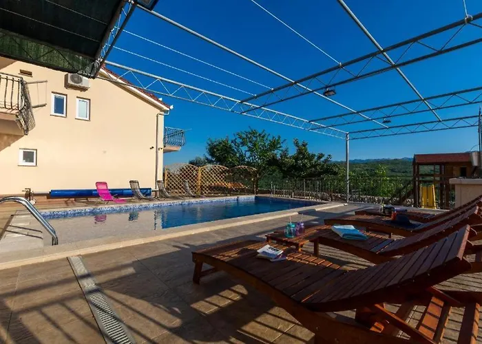 Βίλα Minto & Slava Krstatice